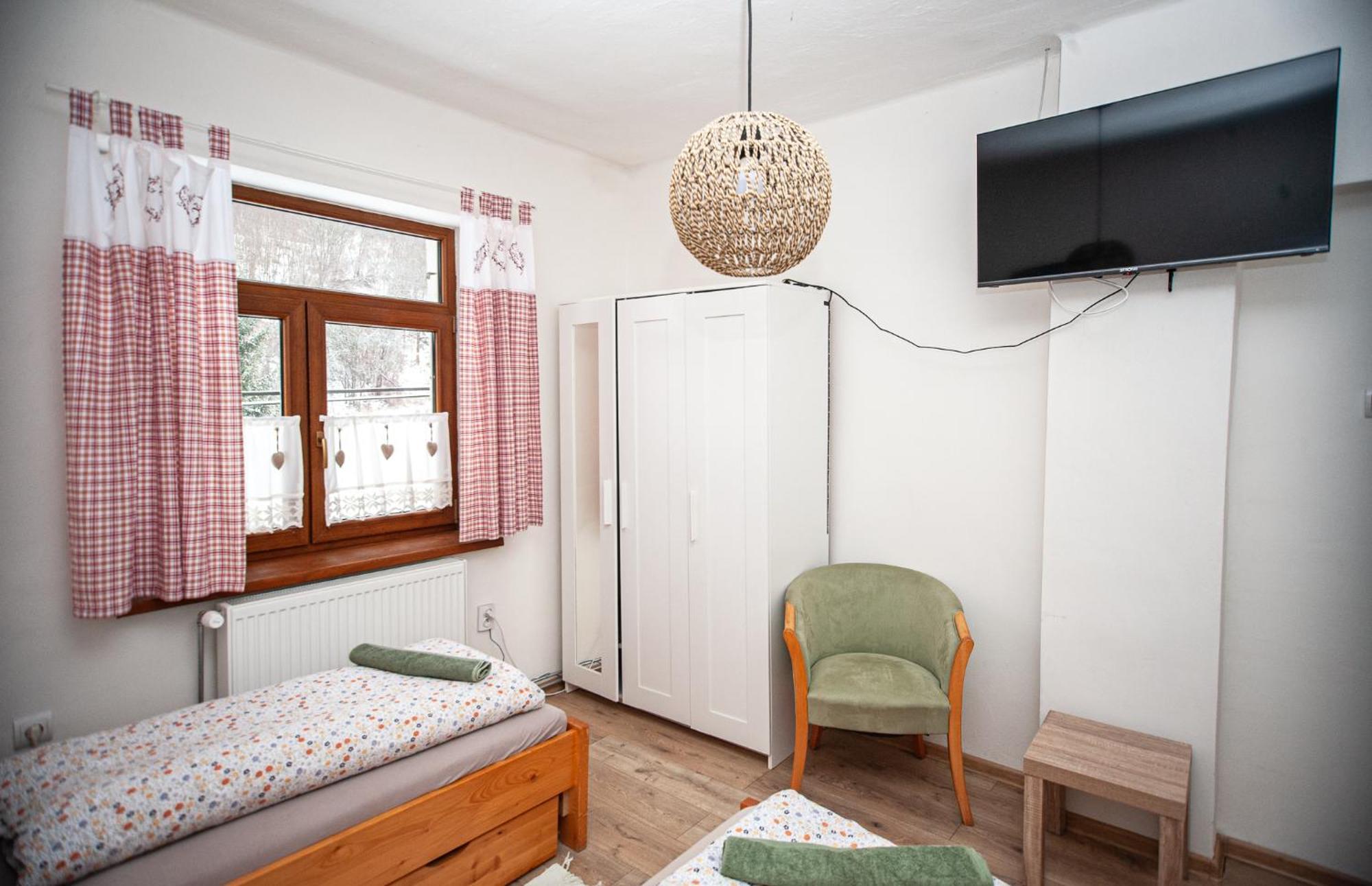 Hostinec Pod Ubocou Valaská Exteriör bild